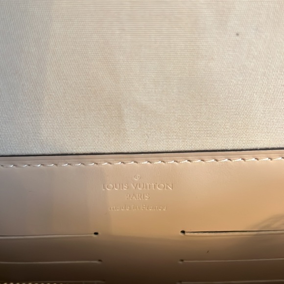 Louis Vuitton Vernis Ana Clutch Dune - Picture 5 of 10